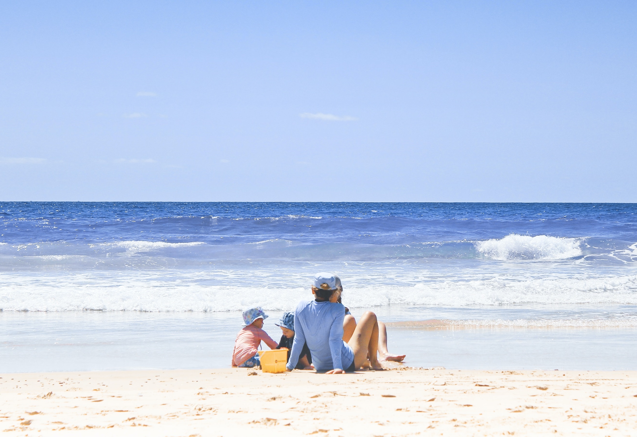 beach-family-sunscreen-safety